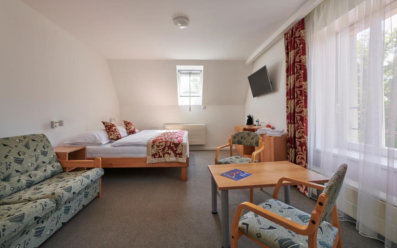 Hotel Mezni Louka Hrensko Ngoại thất bức ảnh