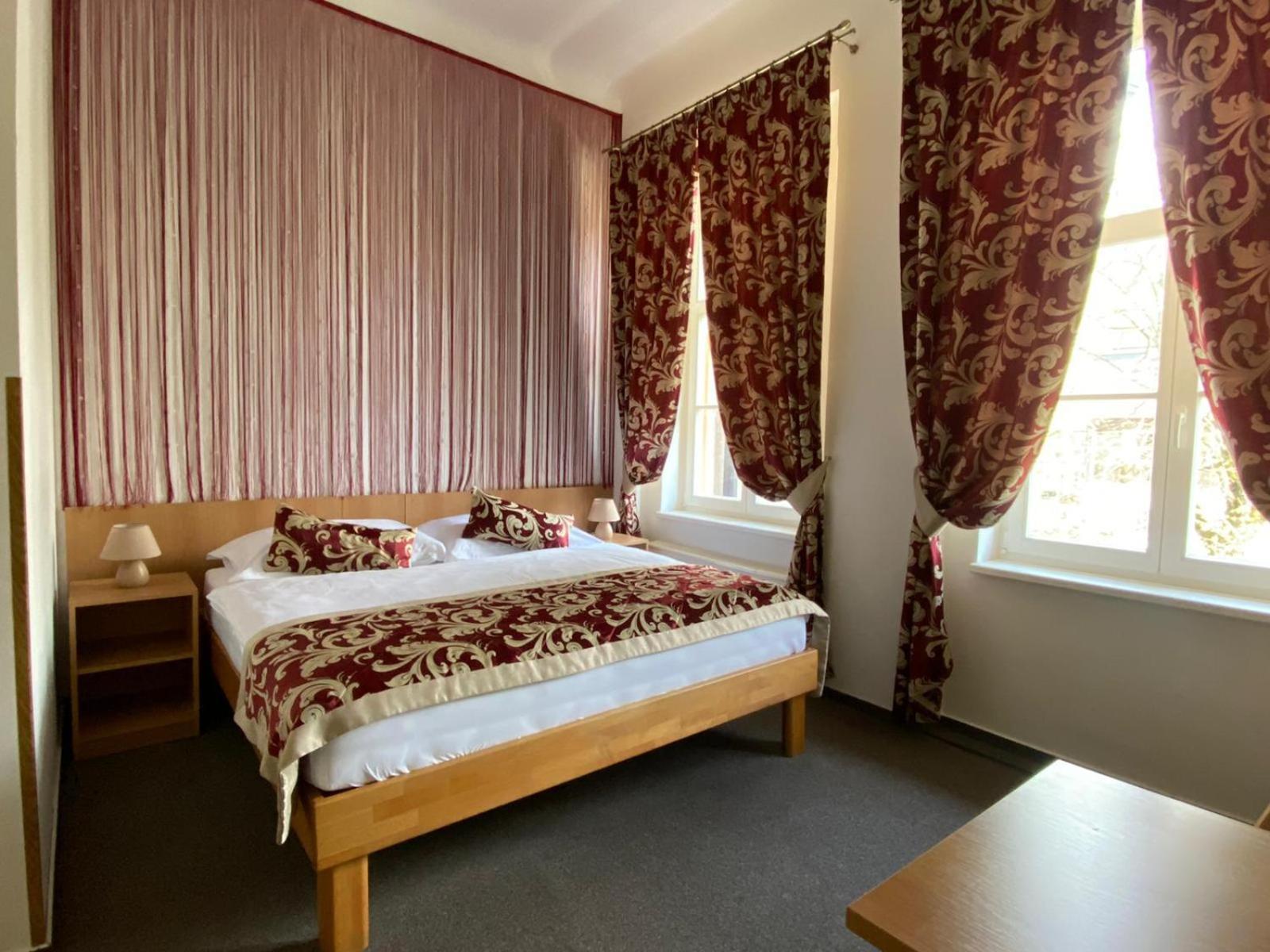 Hotel Mezni Louka Hrensko Ngoại thất bức ảnh