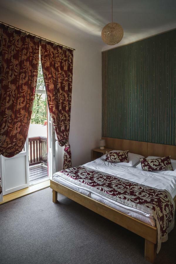 Hotel Mezni Louka Hrensko Ngoại thất bức ảnh